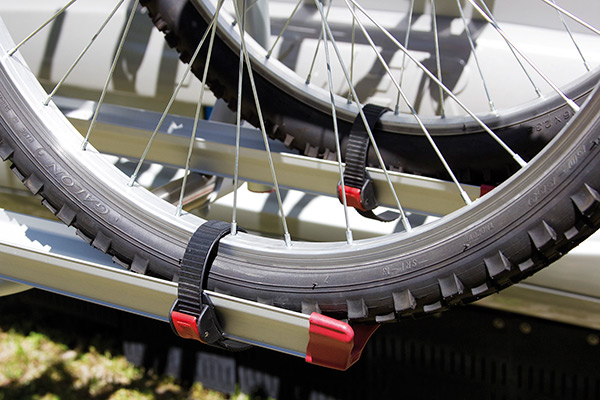 Porte vélo fourgon avec support fixation plancher